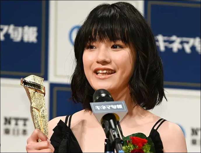 蒔田彩珠　似てる　芸能人　豊島花　正門良規　女優　俳優